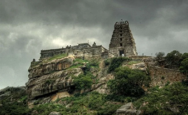 Arulmigu Sri Yoga Anjaneya Temple Timings – Aarti Schedule, Darshan Guide, Nearest Hotels & How to Reach
