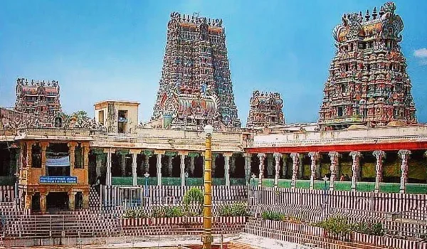 Meenakshi Amman Temple: Timings, Entry Fee, Darshan, History, Dress Code, Architecture & Travel Guide
